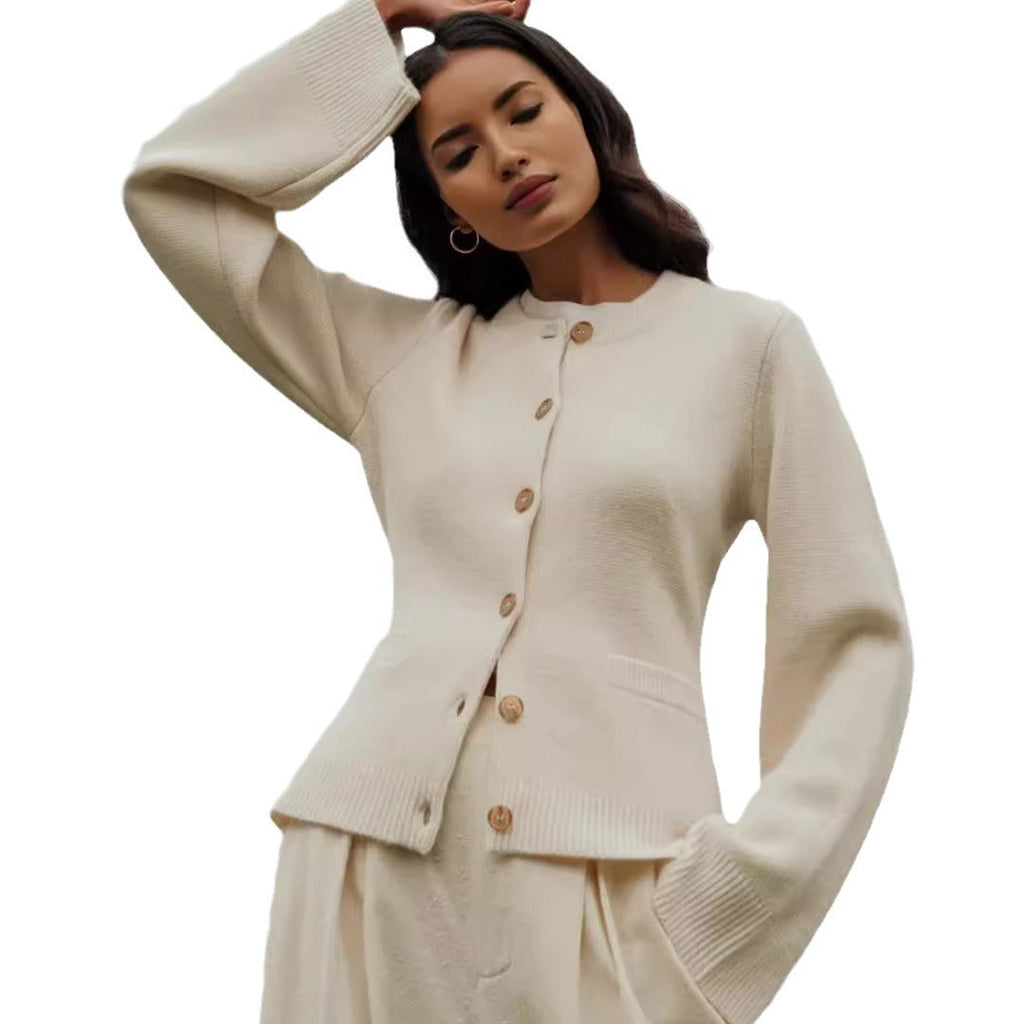Women's Elegant Cardigan with Button Details and Practical Pockets