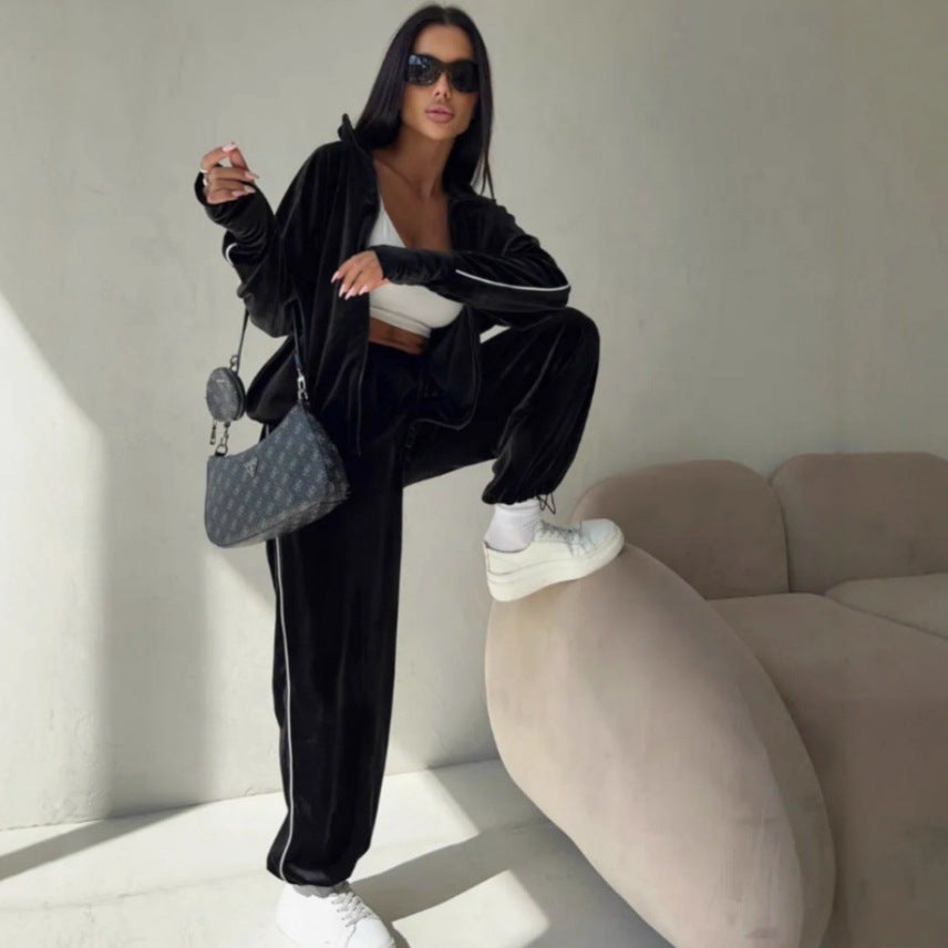 Elegant Velour Loungewear Set in a Sporty Design with Contrasting Stripes