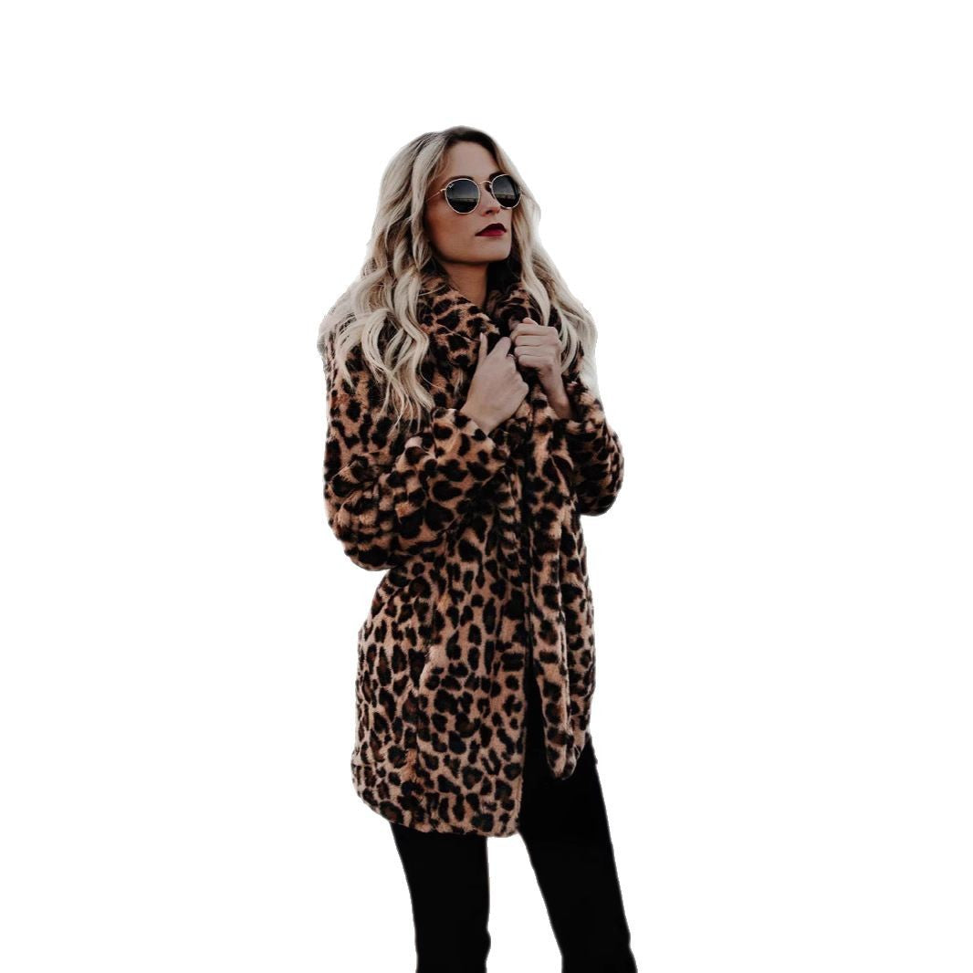 Women's Luxurious Faux Fur Coat in Exotic Leopard Print