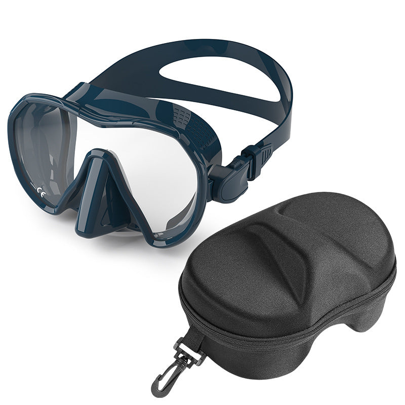 Diving mask with wide field of vision
