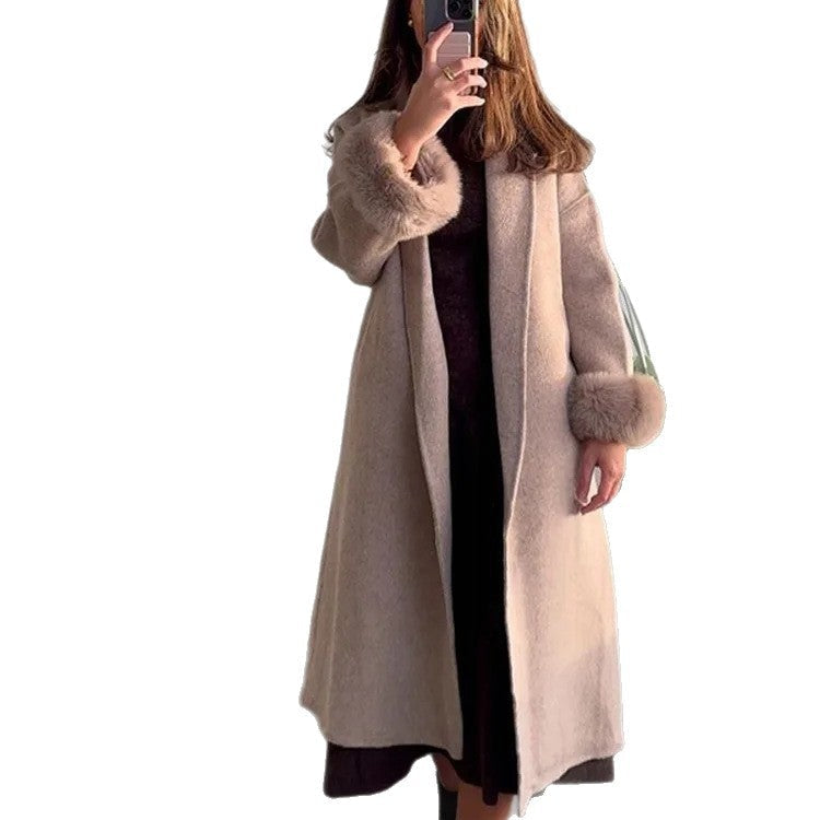 Women's Elegant Wool Coat with Luxurious Fur Sleeves