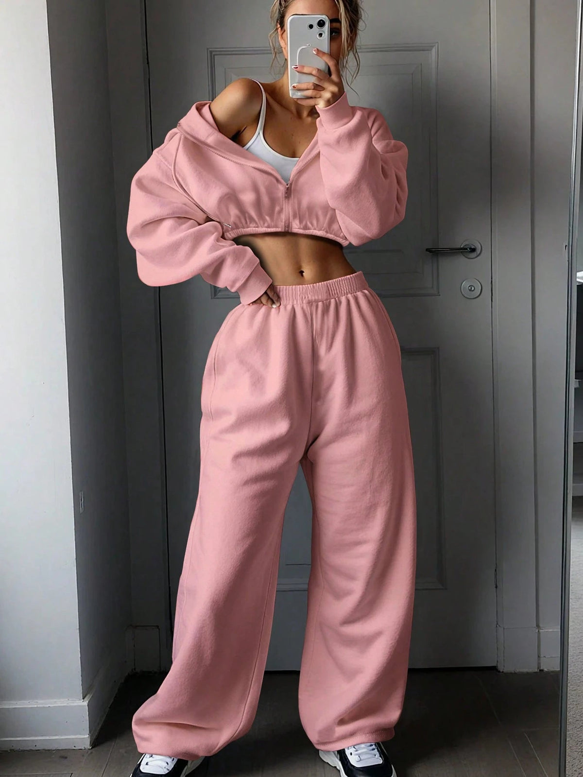 Women's Cropped Hoodie and Casual Sweatpants Set with Elastic Waist