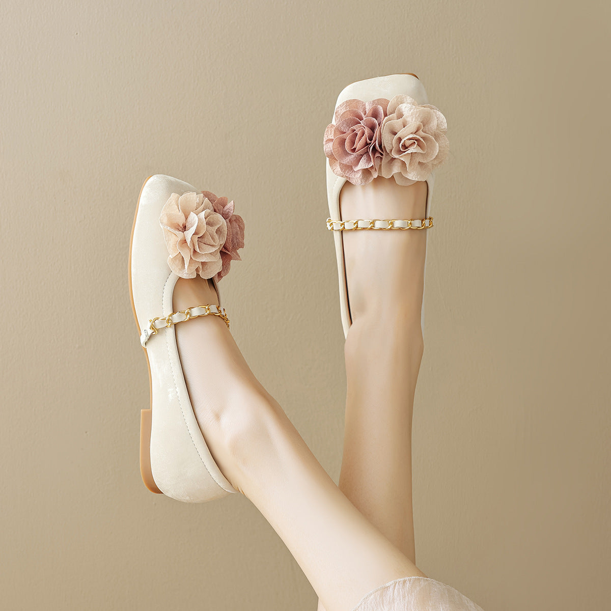 Women's Ballet Flats with Decorative Floral Accent and Gold Chain