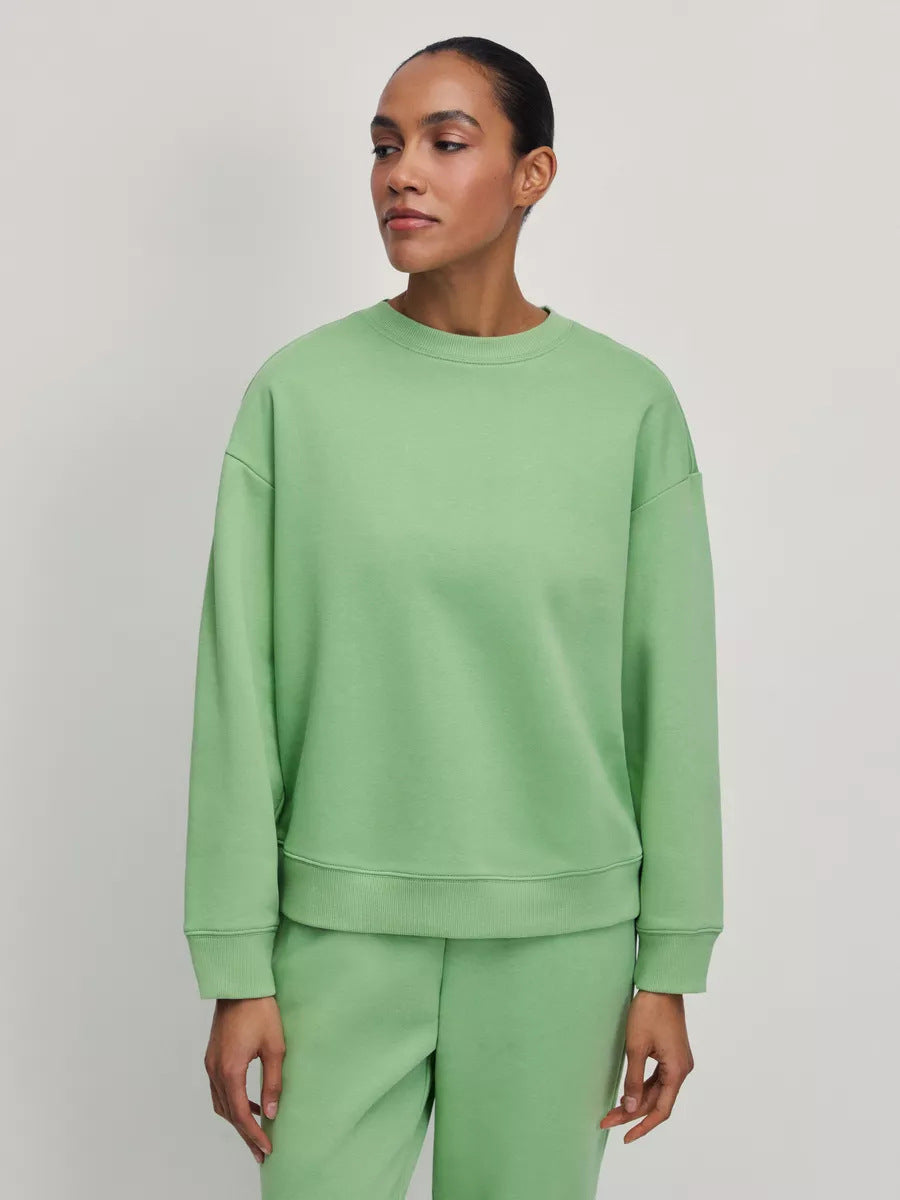 Women's Comfortable Oversized Sweatshirt with Casual Cut