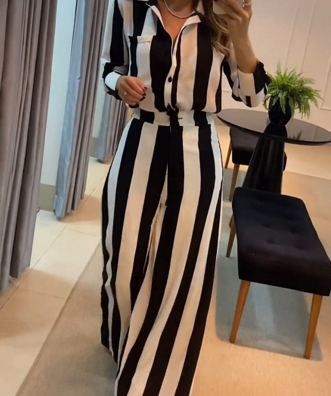 Elegant Jumpsuit with Striking Stripe Pattern and Practical Pockets