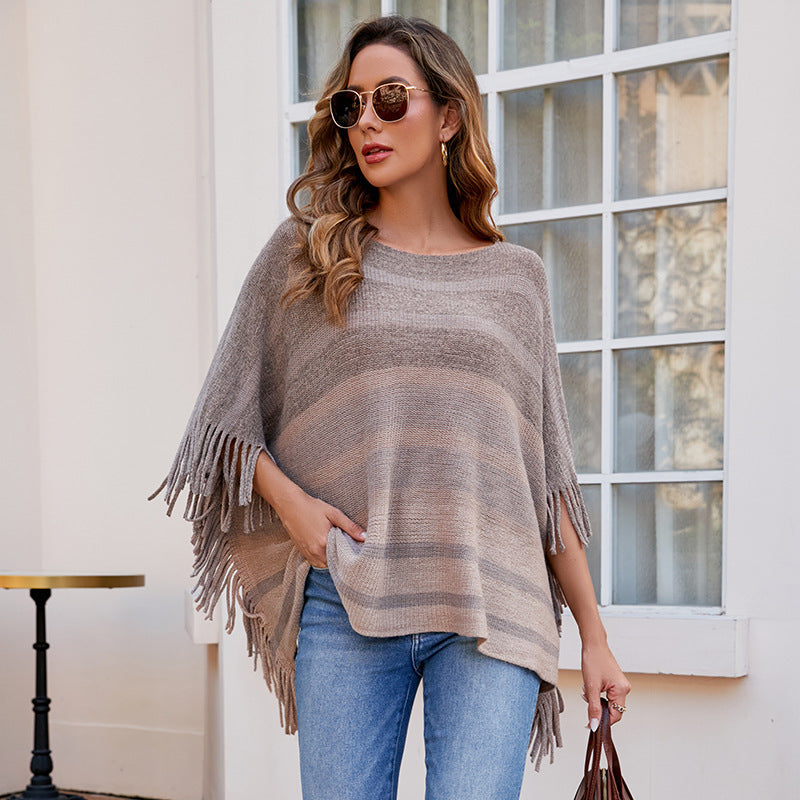 Elegant Women's Poncho with Textured Design and Fringed Details