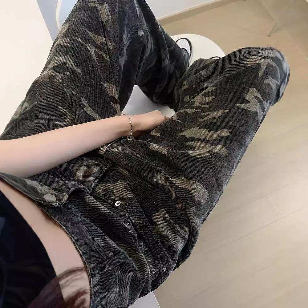 Women's Wide-Leg Cargo Pants with Camouflage Pattern