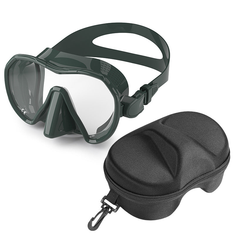 Diving mask with wide field of vision