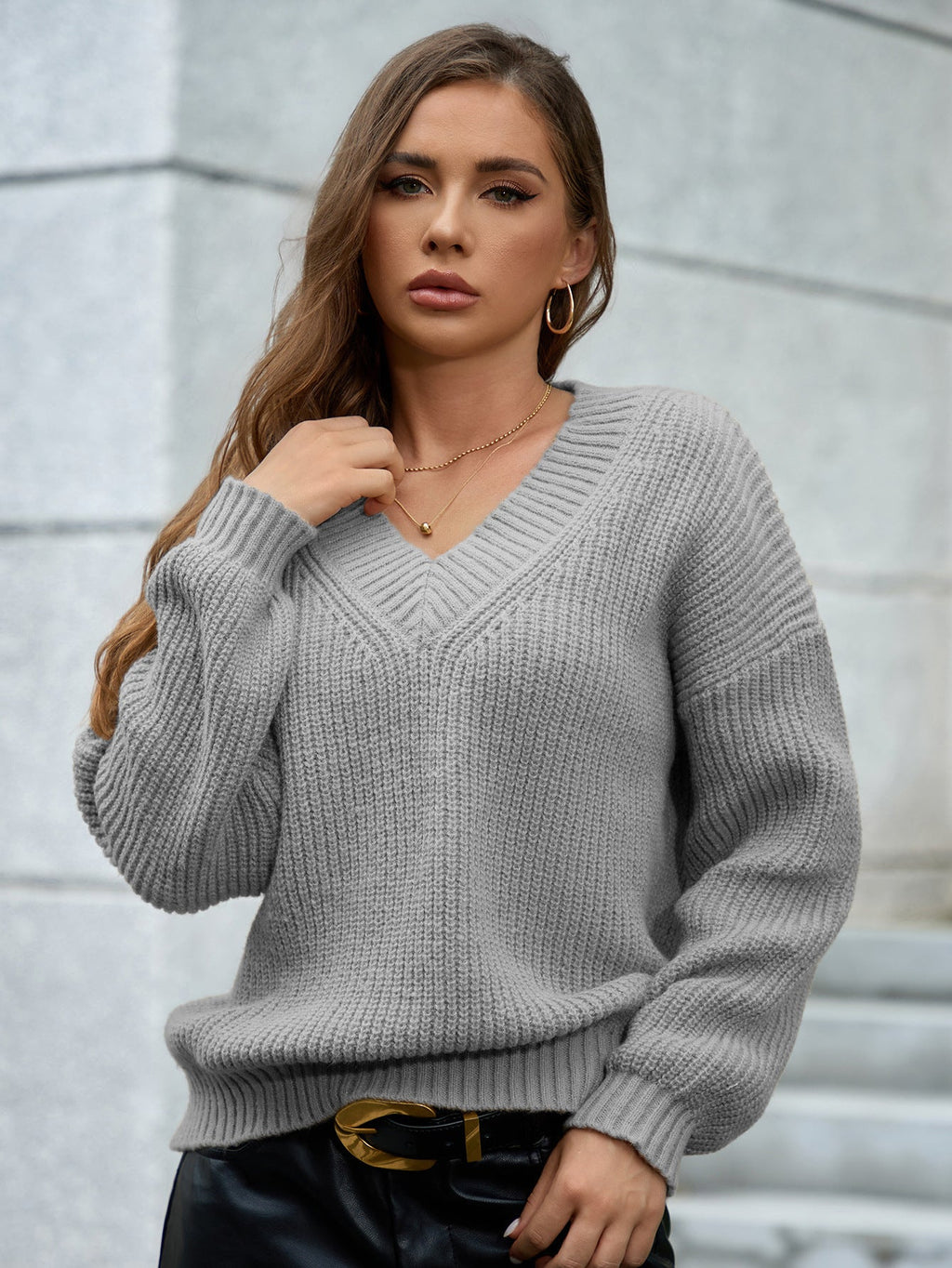 Women's Cozy V-Neck Knit Sweater with Relaxed Fit and Textured Pattern