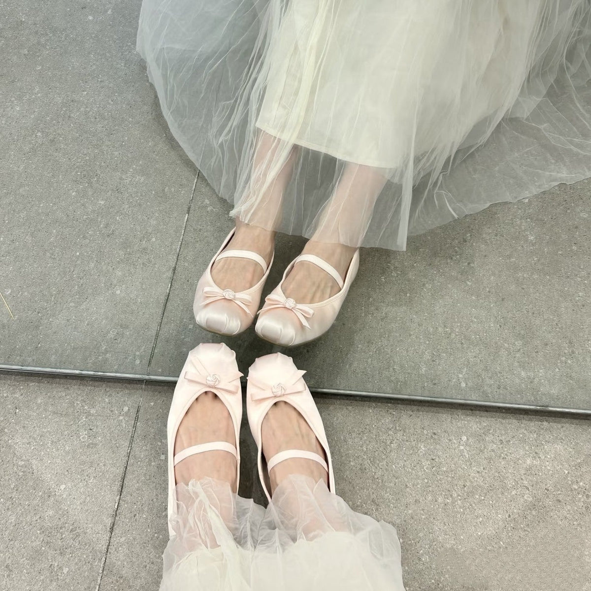 Women's Ballet Flats with Decorative Bow Design
