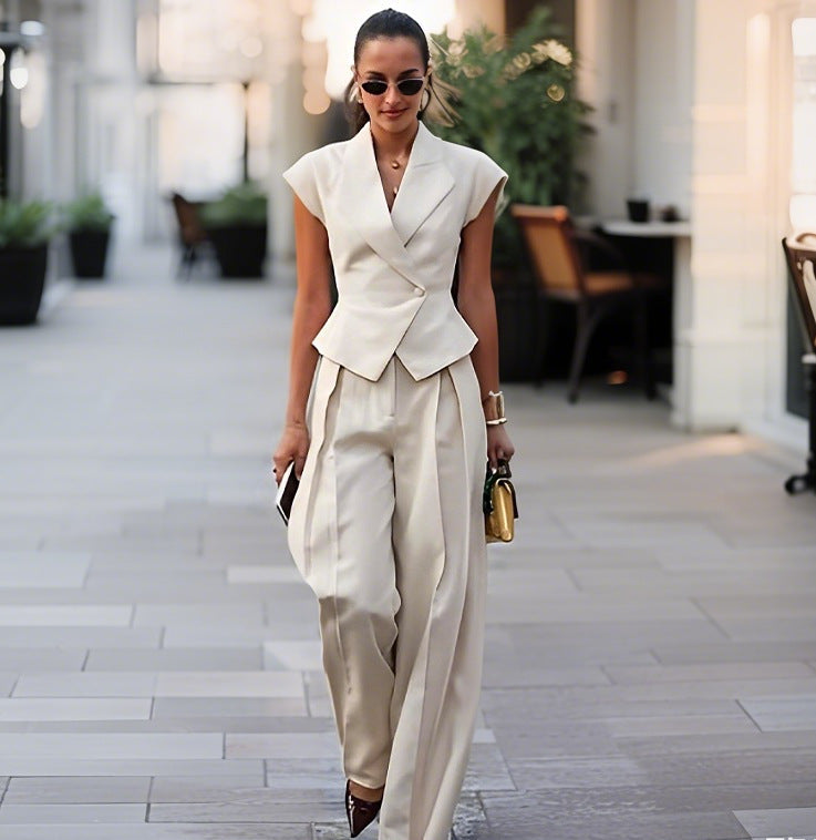 Women's Fashionable Trouser Suit with Tailored Blazer and Wide-Leg Cut