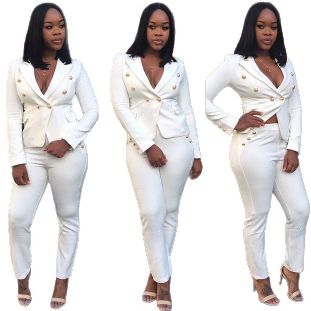 Elegant Women's Blazer Outfit with Fitted Trousers