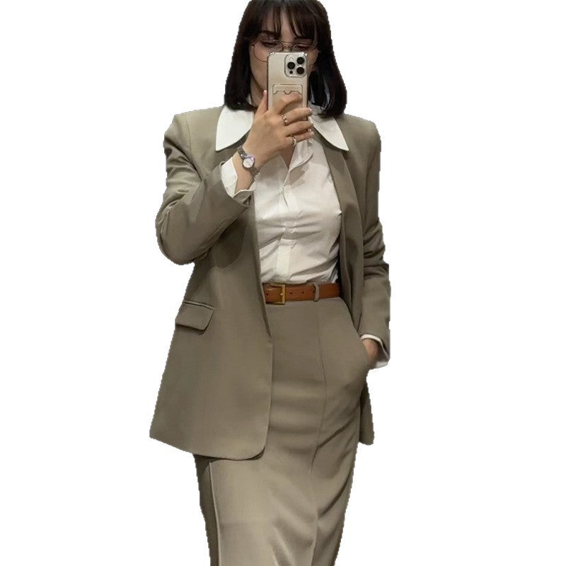 Women's Elegant Business Suit with Tailored Blazer and Skirt