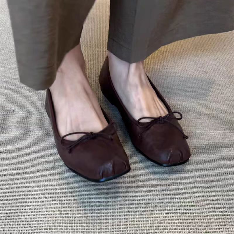 Women's Ballet Flats with Elegant Bow Detail and Soft Leather