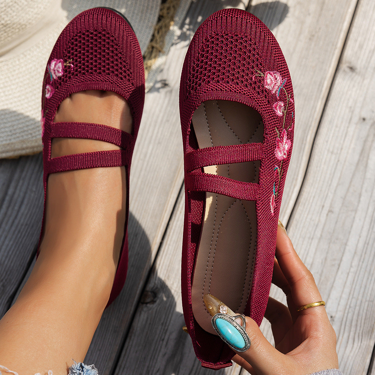 Women's Floral Embroidered Ballet Flats