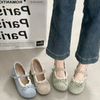 Women's ballet flats with elegant ruffled edge and practical strap