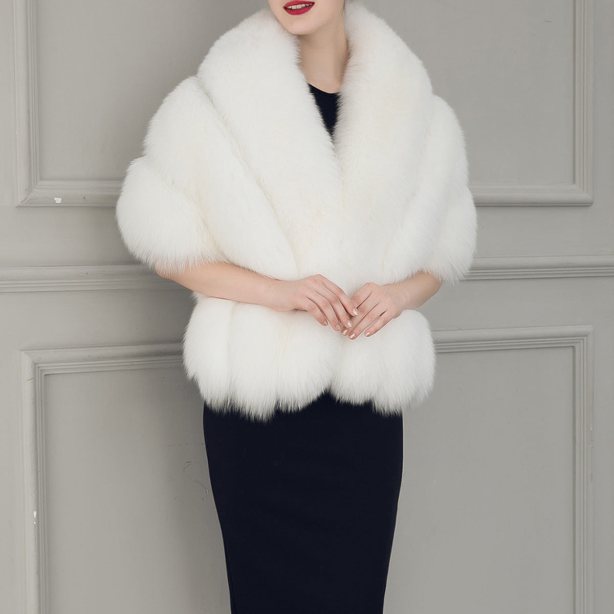 Women's Luxurious Elegant Faux Fur Cape