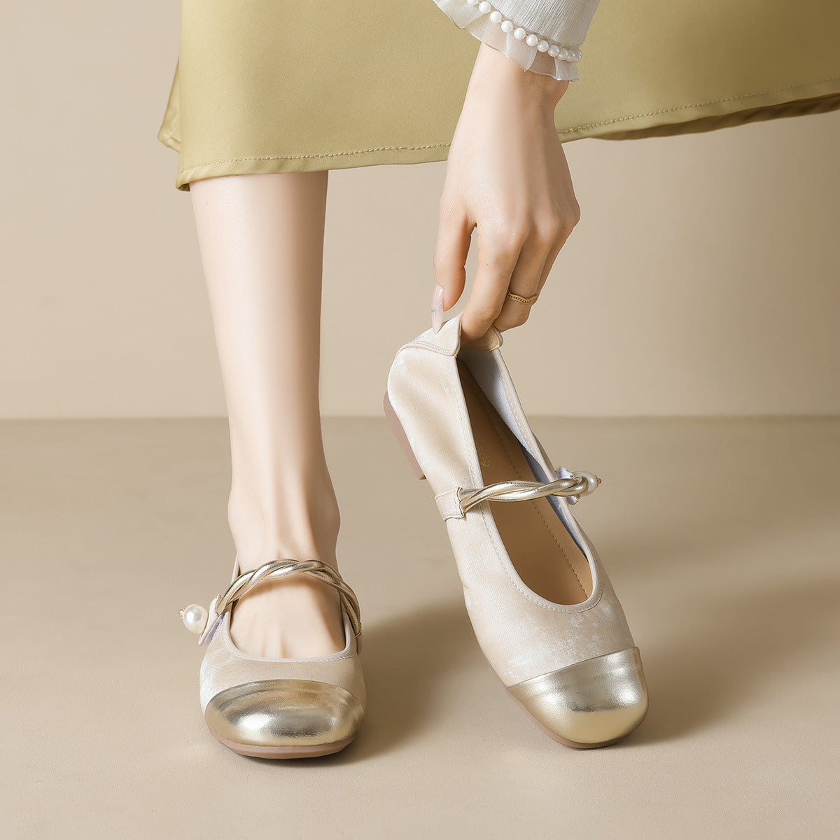 Women's Ballet Flats with Elegant Strap and Fashionable Pearl Jewelry