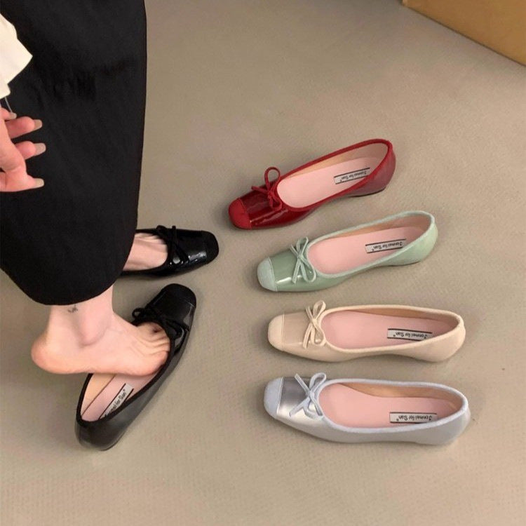 Women's Ballet Flats with Elegant Bows and Glossy Finish