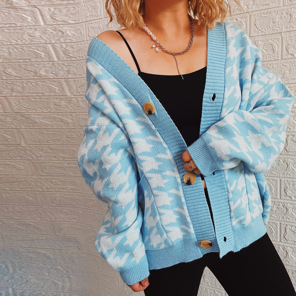 Women's Cozy Knit Cardigan with Modern Houndstooth Pattern and Button Details