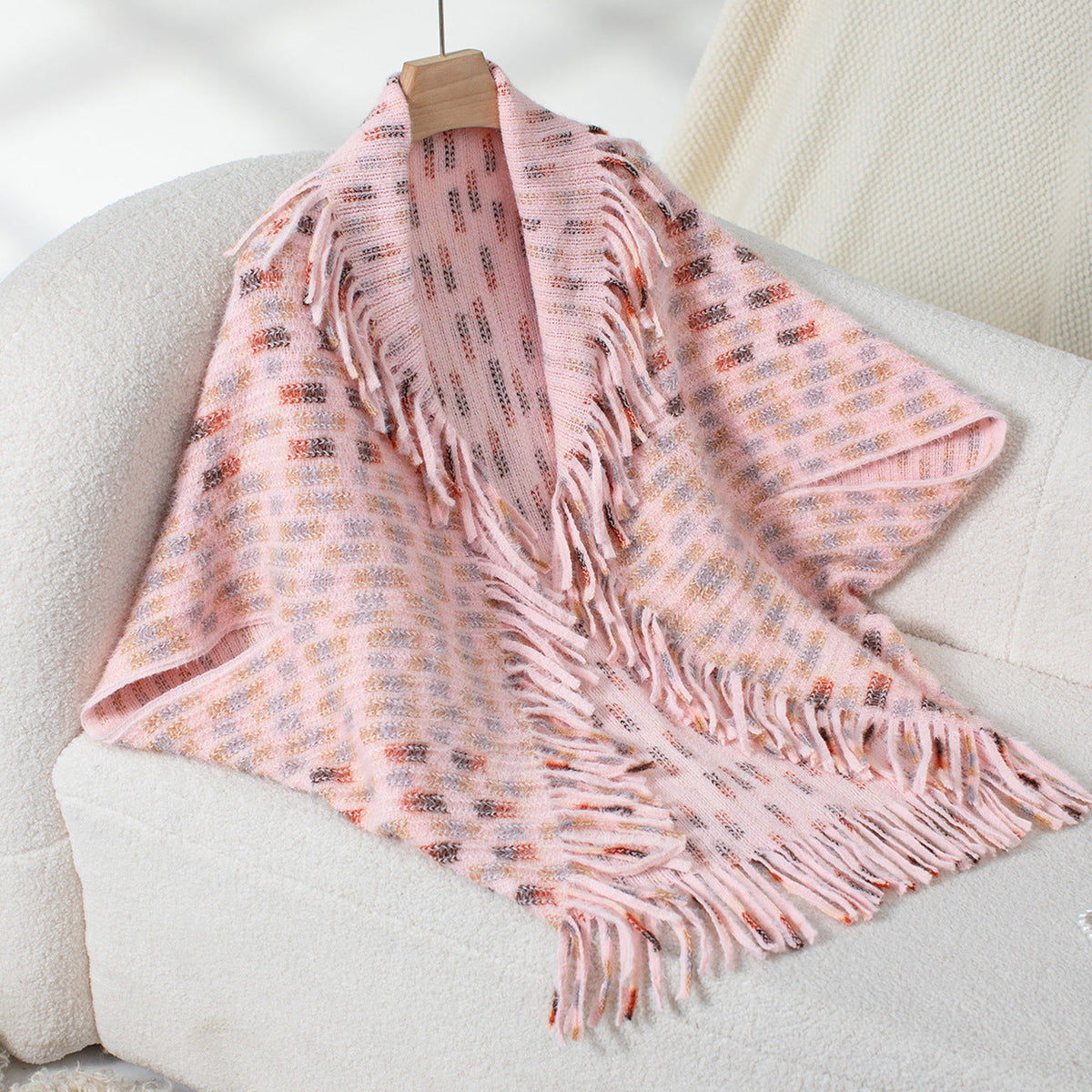 Women's Elegant Poncho with Fringe Details and Modern Plaid Pattern