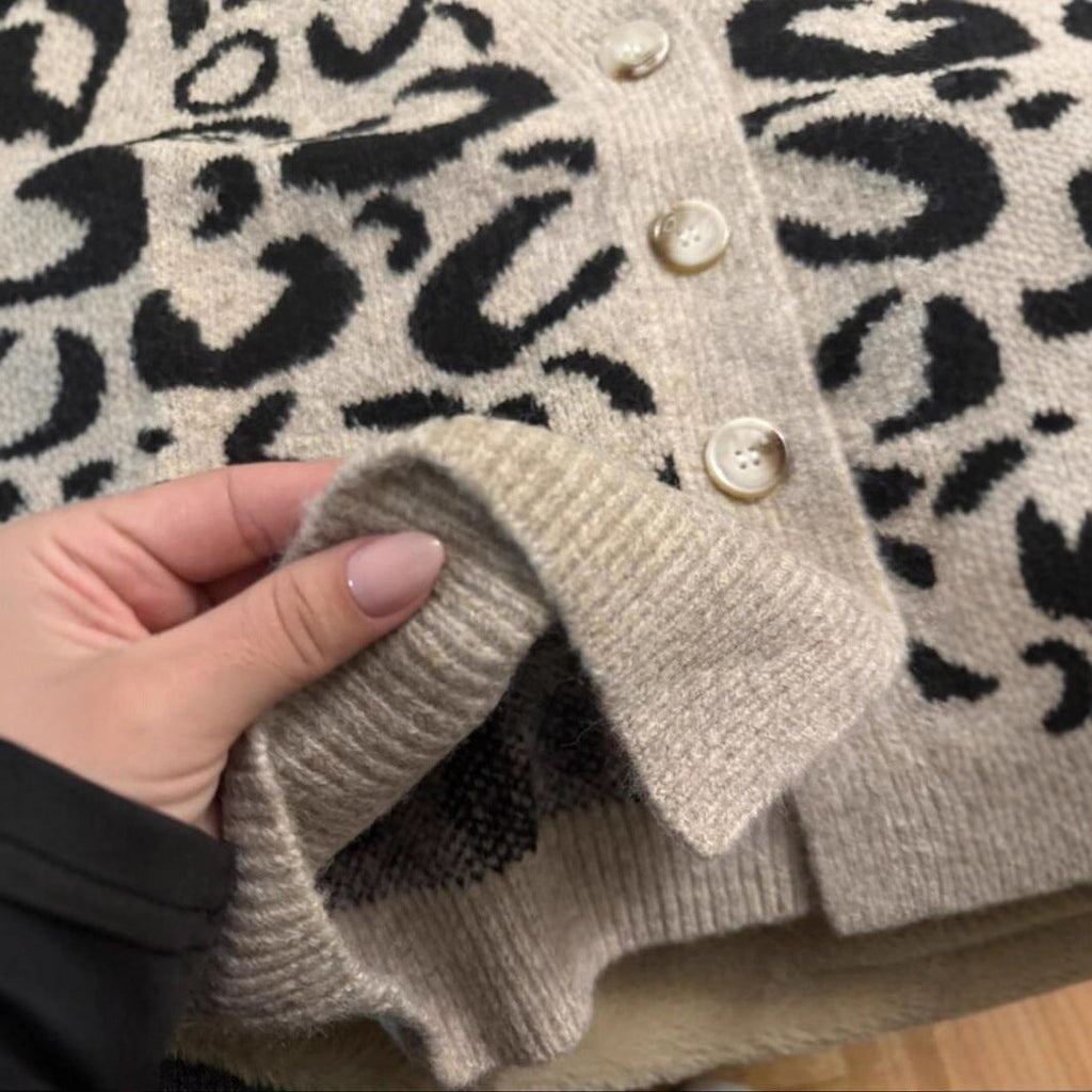Women's Patterned Knit Vest with Button Closure and Pockets