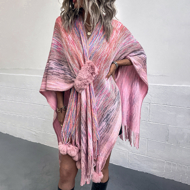 Fashionable Poncho with Luxurious Faux Fur Trim and Creative Fringe