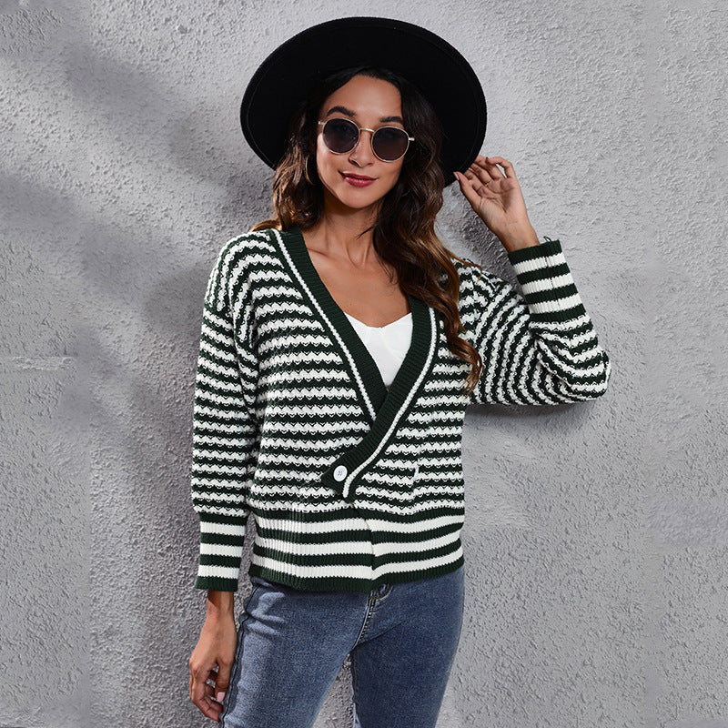Women's Chunky Knit Sweater with Wave Pattern and Wide Cut