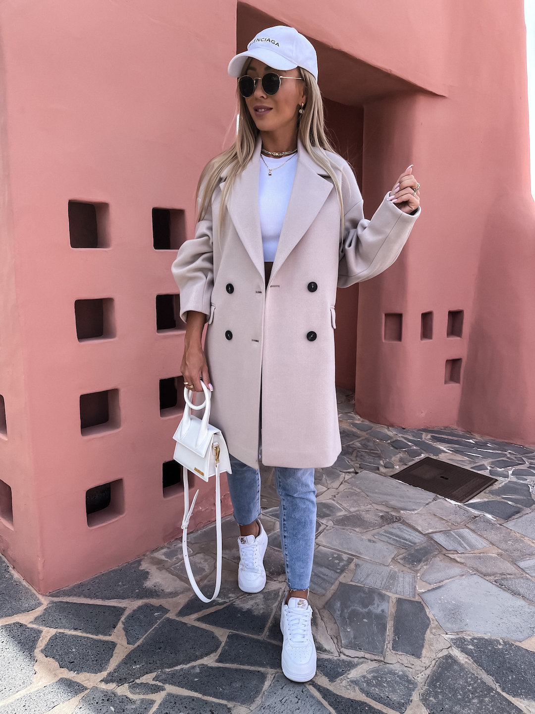 Women's Elegant and Structured Double-Breasted Coat