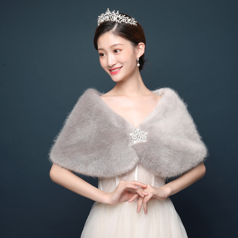 Women's Elegant and Luxurious Faux Fur Cape