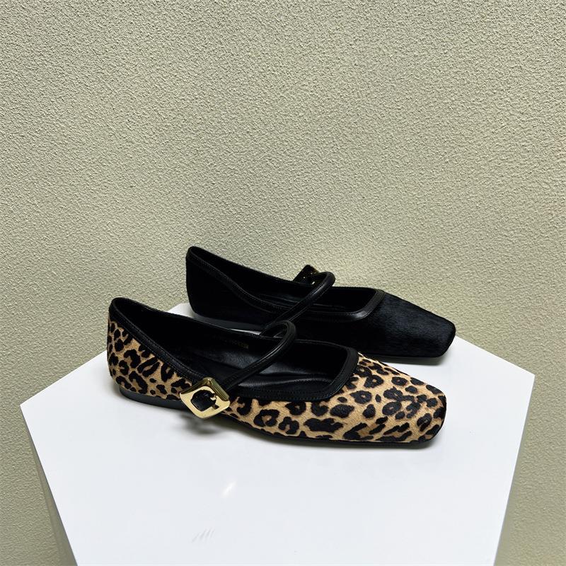 Women's Ballet Flats with Elegant Strap