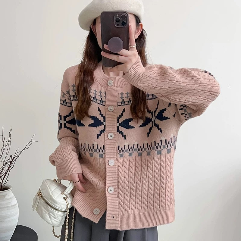 Women's Chunky Knit Cardigan with Cable Pattern and Buttons