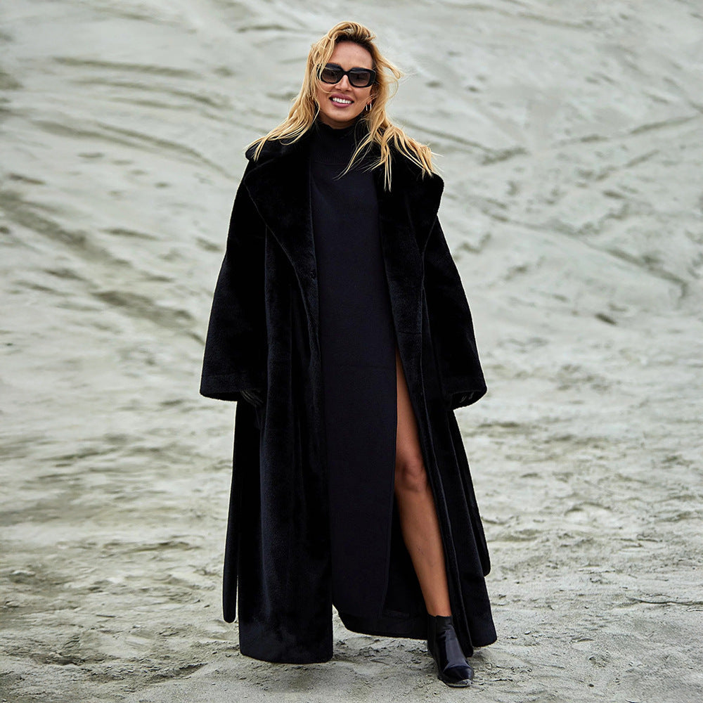 Elegant Lined Winter Coat with Wide Lapels
