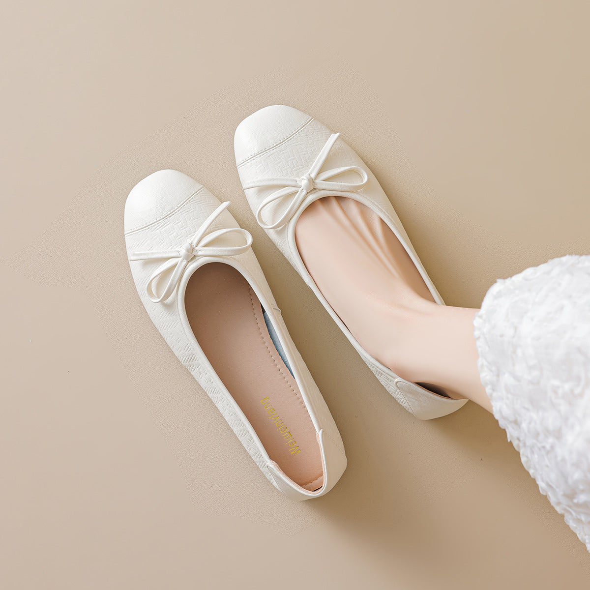 Women's Ballet Flats with Decorative Bow Design and Comfortable Sole