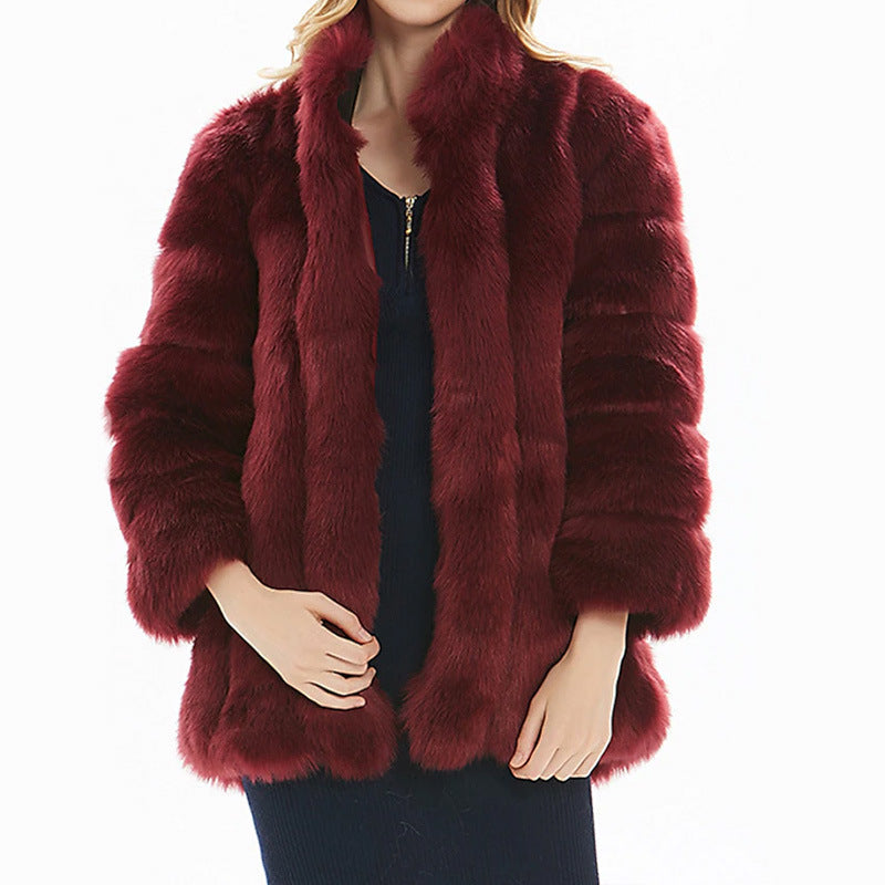 Women's Luxurious Faux Fur Coat with Voluminous Sleeves