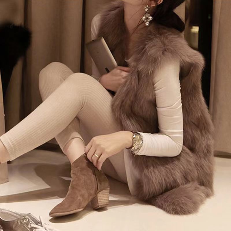 Women's Elegant Faux Fur Vest with Fashionable Cut