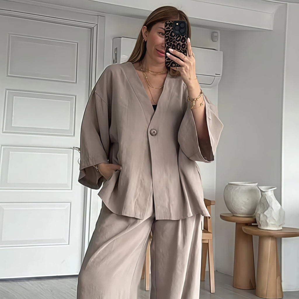 Elegant Kimono Jacket with Wide Sleeves and Loose Fit