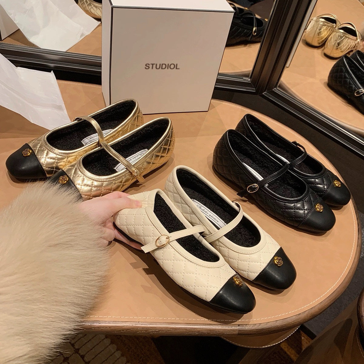 Women's Ballet Flats with Elegant Strap