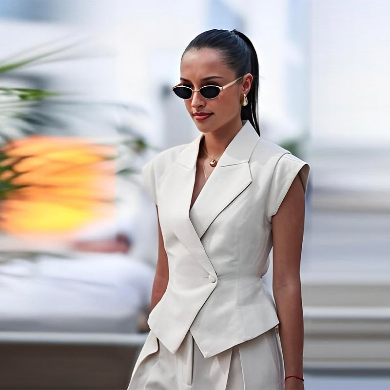 Women's Fashionable Trouser Suit with Tailored Blazer and Wide-Leg Cut