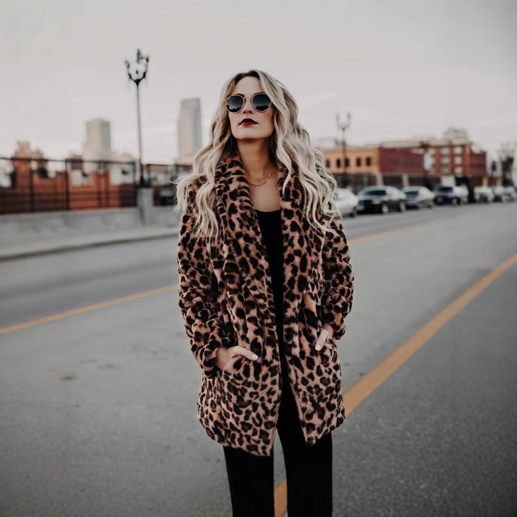 Women's Luxurious Faux Fur Coat in Exotic Leopard Print