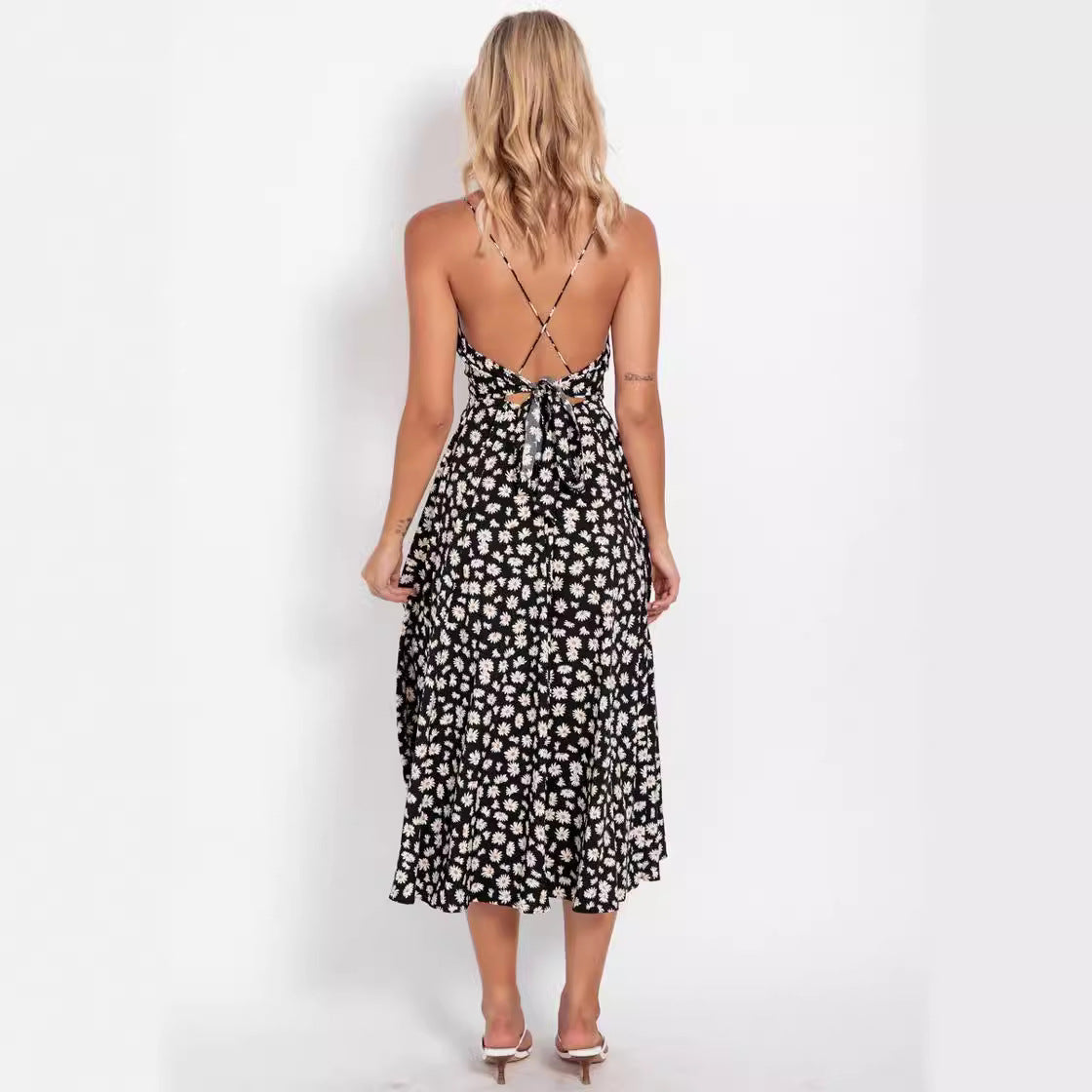 Women's Elegantly Cut Maxi Dress with Floral Pattern and V-Neck