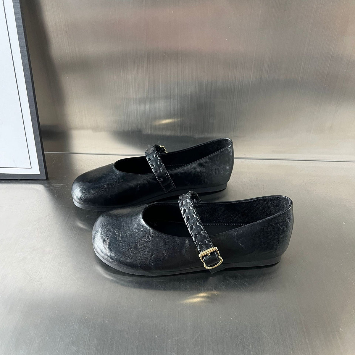 Women's Ballet Flats with Elegant Strap and Comfortable Insole