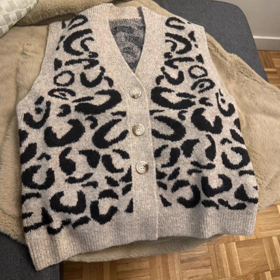 Women's Patterned Knit Vest with Button Closure and Pockets
