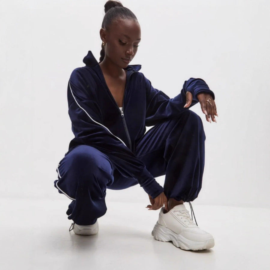 Elegant Velour Loungewear Set in a Sporty Design with Contrasting Stripes