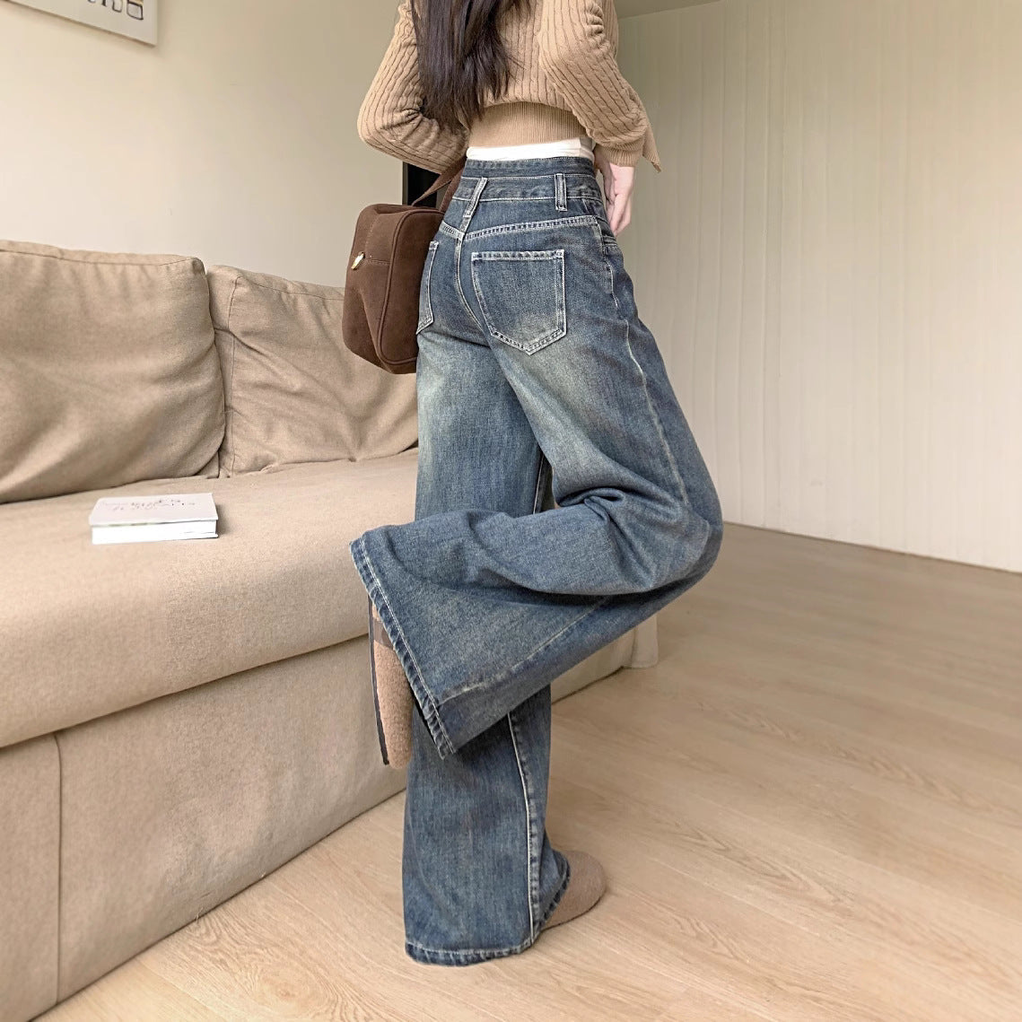 Women's Comfortable High-Waist Wide-Leg Jeans with Button Detail and Modern Pockets