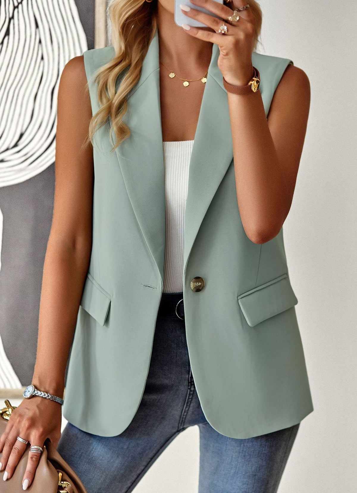 Women's Sleeveless Blazer Top with Tailored Silhouette