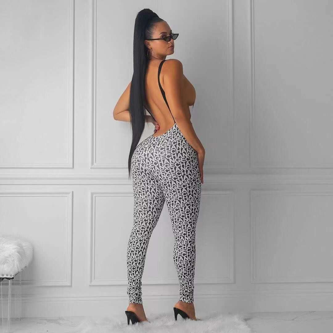 Women's Fitted Sport Outfit with Fashionable Print