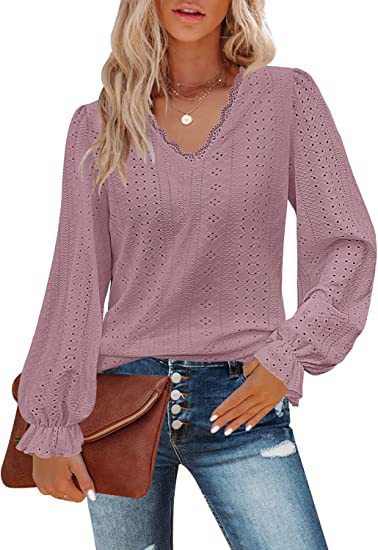 Women's Blouse with Romantic Cut and Detailed Embroidery
