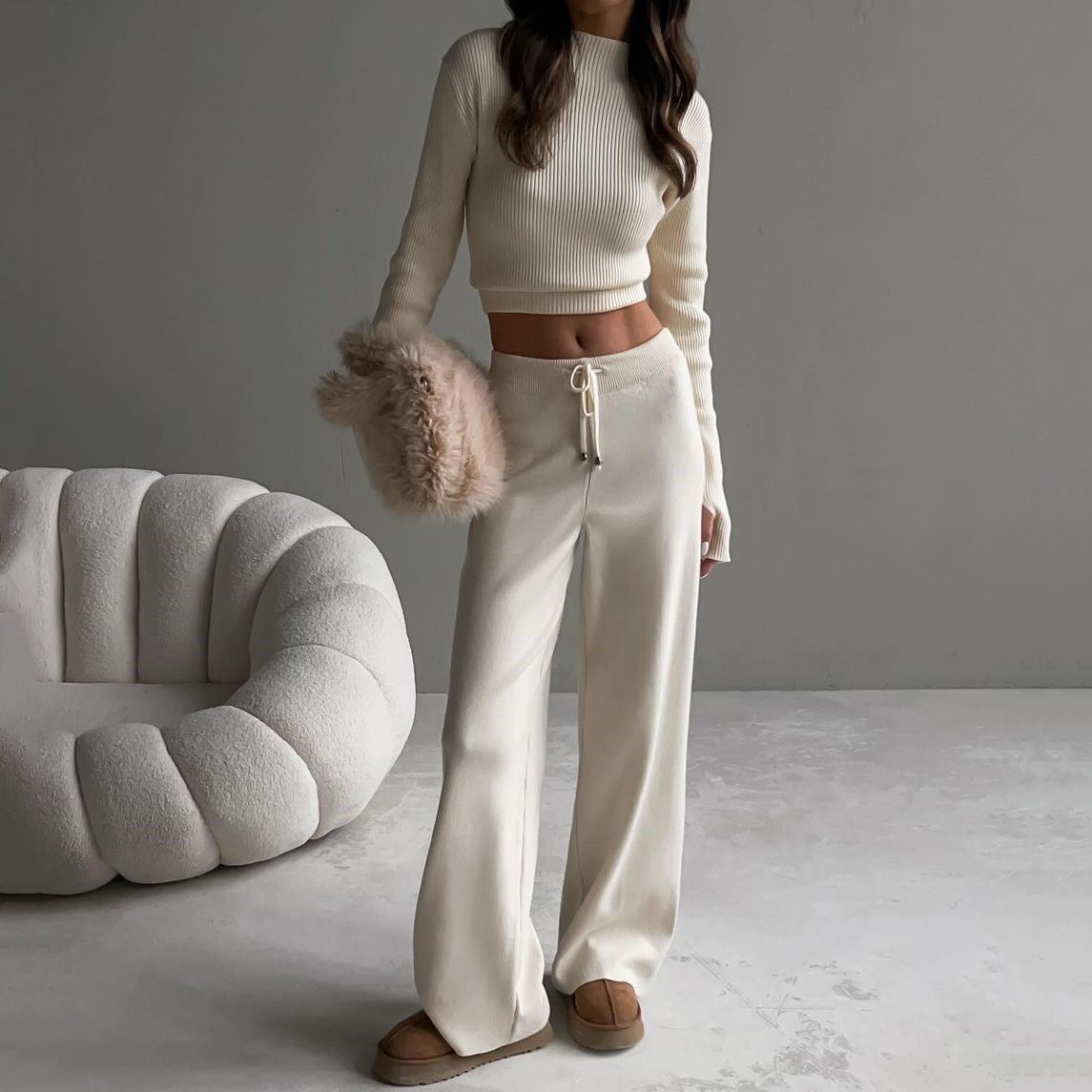 Women's Elegant and Casual Knit Ensemble with High-Cut Top and Wide Cut