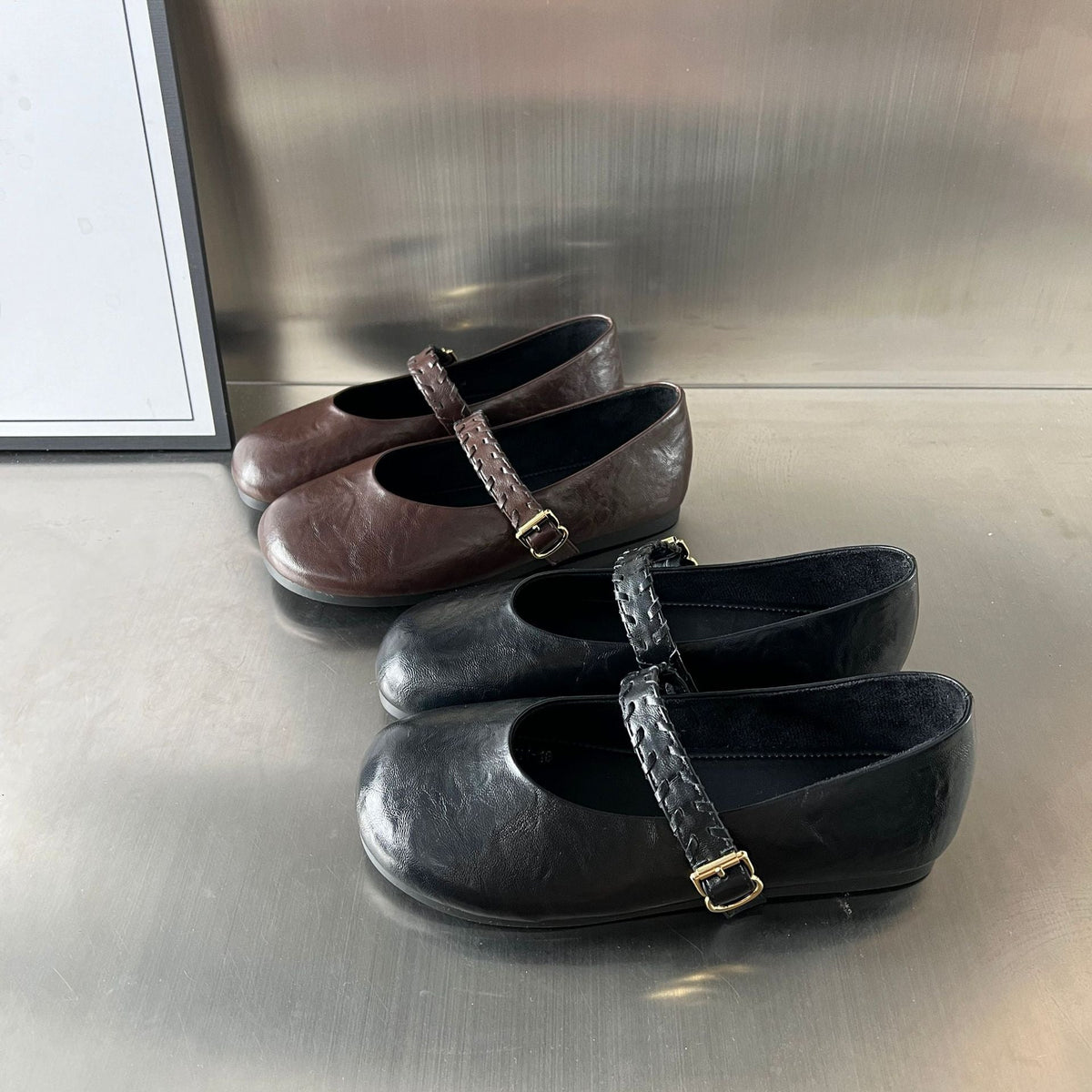 Women's Ballet Flats with Elegant Strap and Comfortable Insole